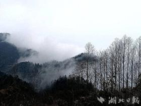 冬日鹤峰乡村的清晨